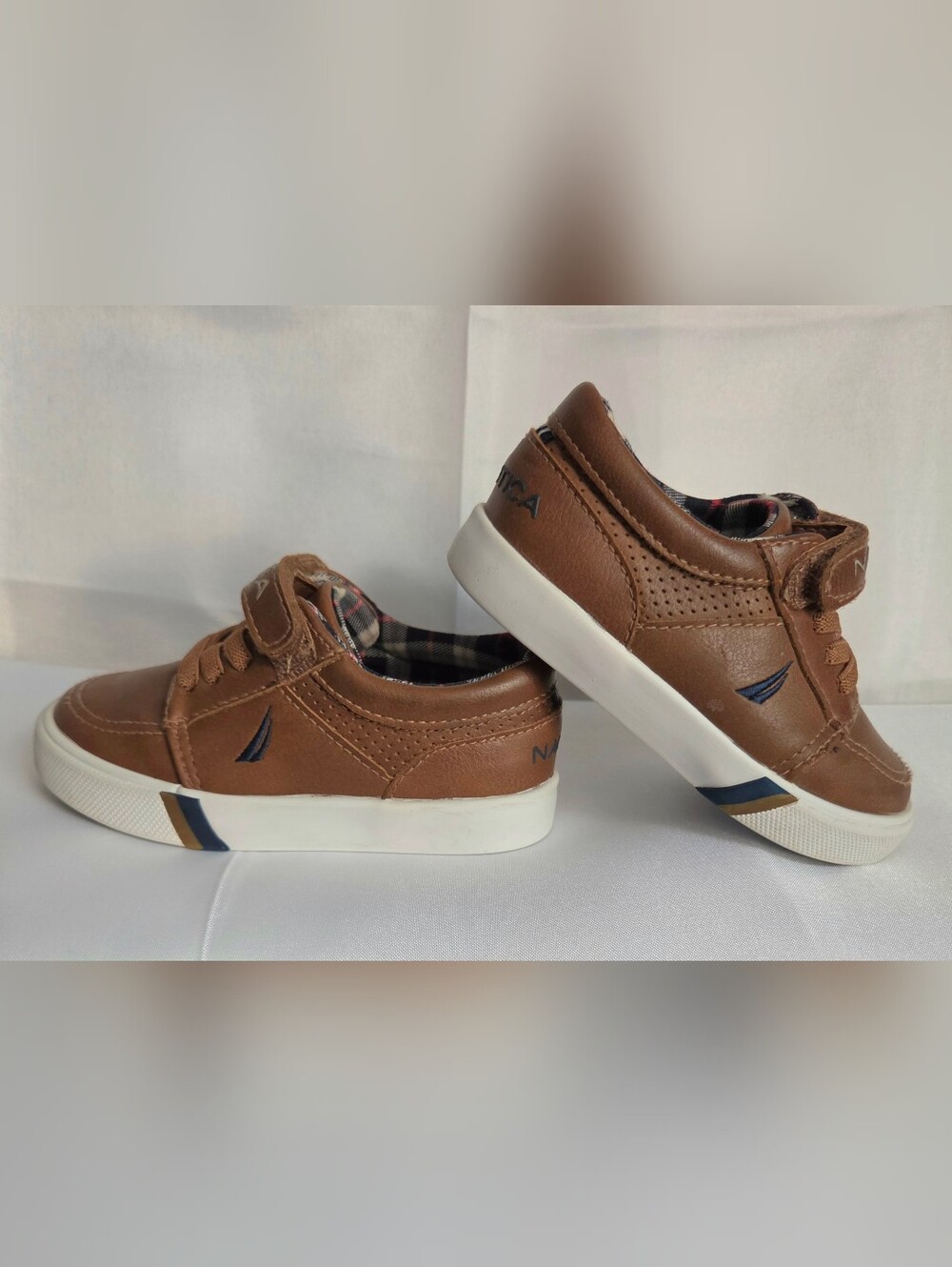 Nautica Kids Brown and Navy Low-Top Sneakers Kids 6